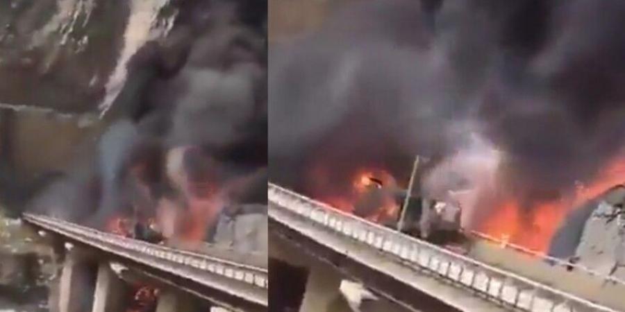 مأساة في المدينة المنورة.. عشرات القتلى الهنود في اصطدام مروع بين حافلتهم وصهريج نفط ( فيديو ) - المصدر 7