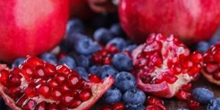 الرمان أم التوت الأزرق.. أيهما يمنح قلبك درعًا أقوى ضد الأمراض؟ - المصدر 7