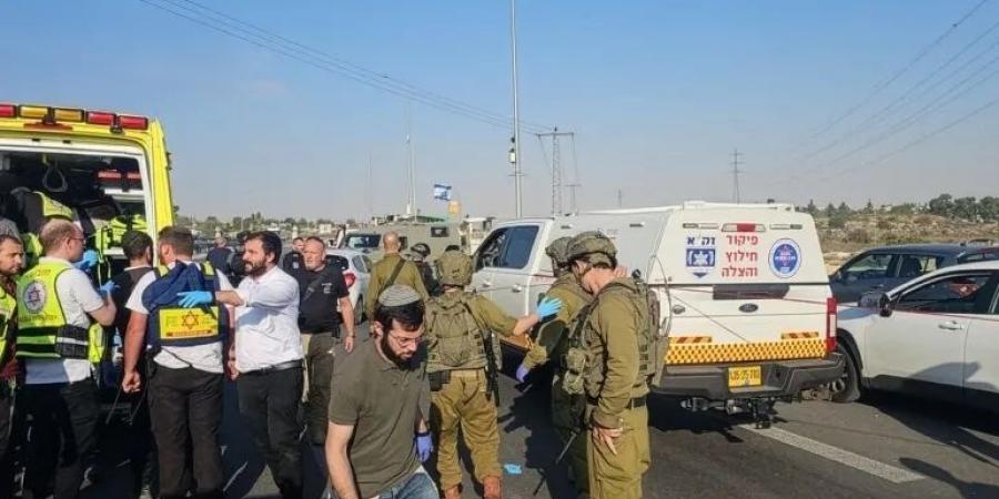 مقتل مستوطن وإصابة 3 آخرين في غوش عتصيون واستشهاد المنفذيْن - المصدر 7