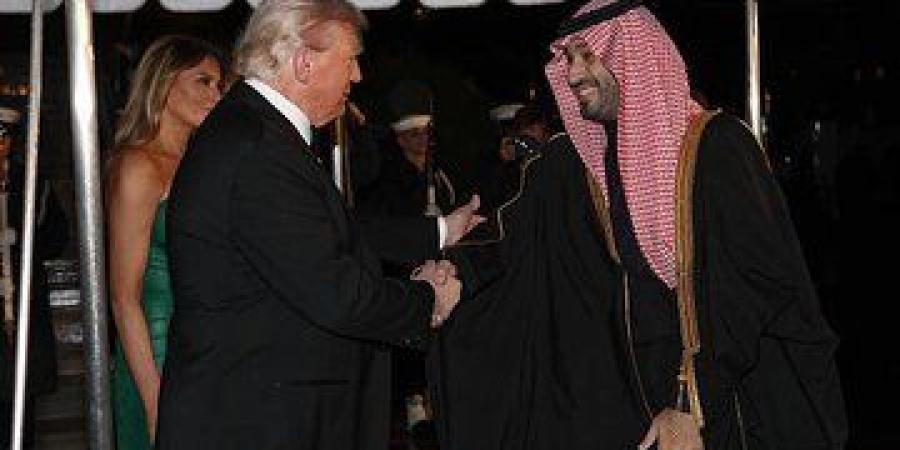 «​​​​عربي الهوية».. من هو مصمم فستان ميلانيا ترامب الذي خطف الأنظار خلال استقبالها ولي العهد السعودي؟ - المصدر 7