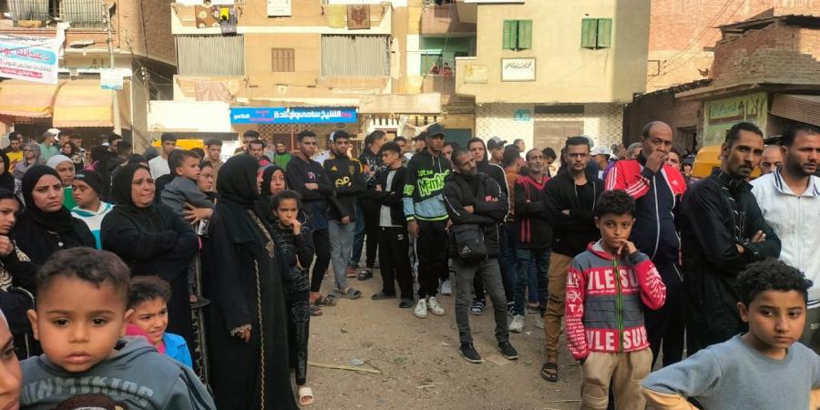 تشييع جنازة الشاب محمد المقتول على يد صديقه وآخرين في الشرقية - المصدر 7