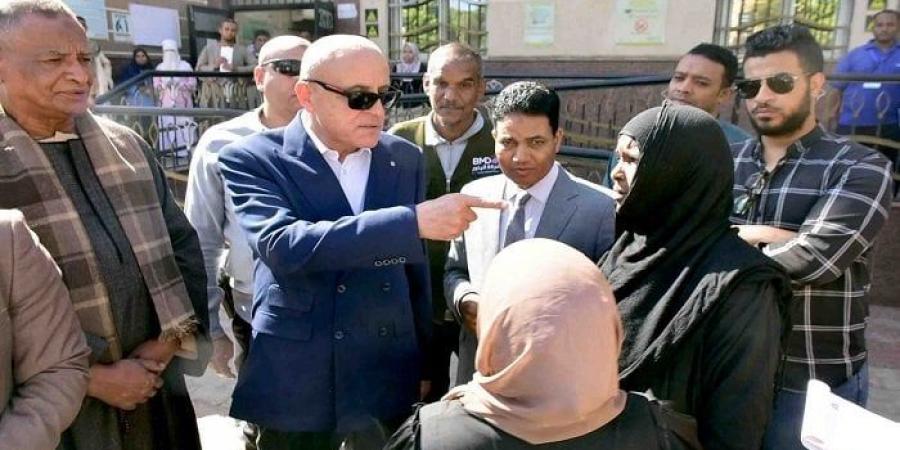 محافظ الأقصر في جولة مفاجئة بالمراكز الصحية بإسنا ويوجه بتحسين خدمات الغسيل وتوفير الأدوية - المصدر 7