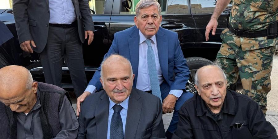 عندما يعيش الأمير حسن أجمل ذكرياته مع المواطنين البسطاء في مخيم الوحدات - المصدر 7