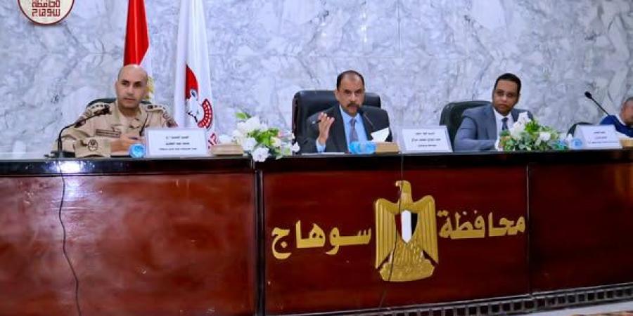محافظ سوهاج يترأس الاجتماع الدوري لبحث الموقف التنفيذي لمشروعات المبادرة الرئاسية "حياة كريمة" - المصدر 7